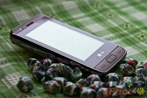 时尚色彩大屏女性机 LG GT505抢先评测