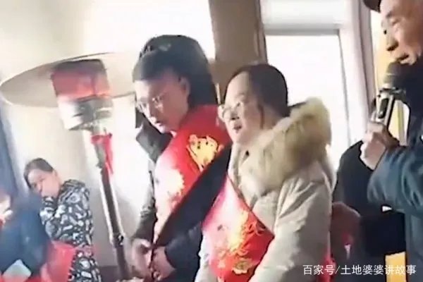 男子婚前母亲意外去世，婚礼葬礼同时办，是“孝”还是“不孝”如何定义？