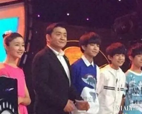 高君雨王俊凯握手图片“点读机女孩”高考真的考砸了吗?