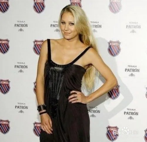 黑色小礼服搭配有哪些技巧?如何搭配黑色小礼服?