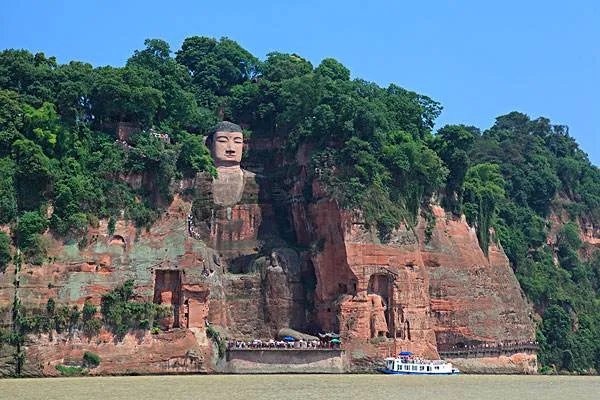 乐山大佛被洪水淹至脚趾,为何有如此高的热度?