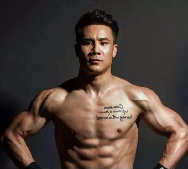 杨建平台下被运动员吐水全过程是真的吗?他和邱健良哪个更厉害