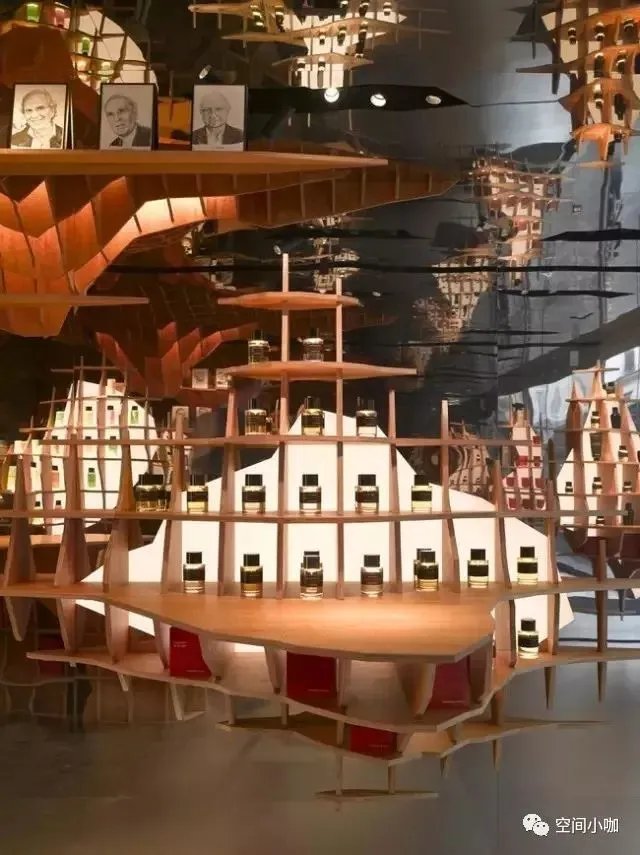 这家极具未来感的香水店，像一个长方形的盒子