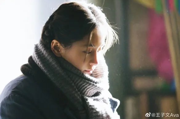 王子文分享《三体》叶文洁剧照 楚楚动人的知性美人