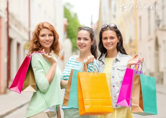 王乐乐杨清柠接吻24秒直播截图，两人18岁就有了孩子(2)