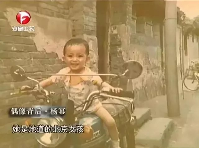 成龙发文夸奖杨幂 杨幂17时成龙对她做了什么