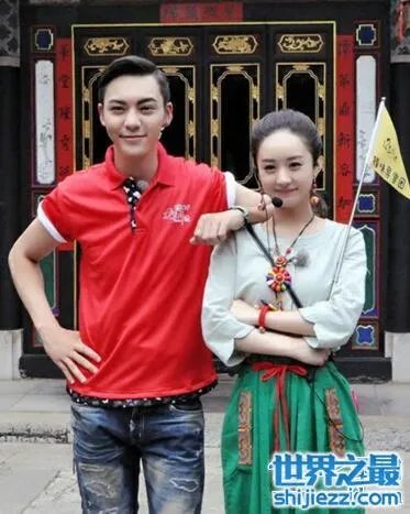 看陈伟霆很宠溺赵丽颖，两人甜蜜暧昧疑似恋爱 