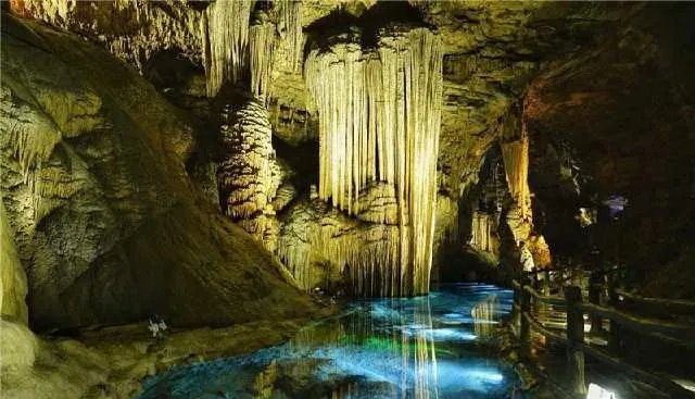 地下喀斯特地貌的溶洞有什么