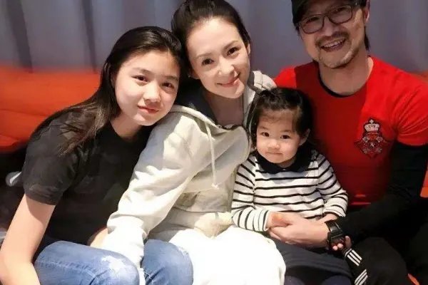 汪峰发文为大女儿庆生，后妈章子怡也送深情祝福，为何亲妈却没动静？