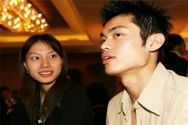 林丹和谢杏芳怎么认识的，什么时候在一起的？