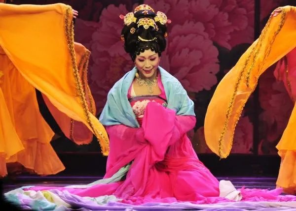 李玉刚镜花水月水袖多长