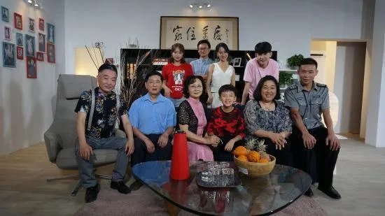 重庆生活麻辣烫演员全部照片?