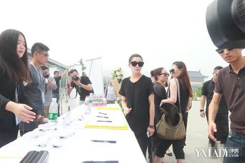 演员聂鑫追悼会举行因一年前车祸旧伤去世