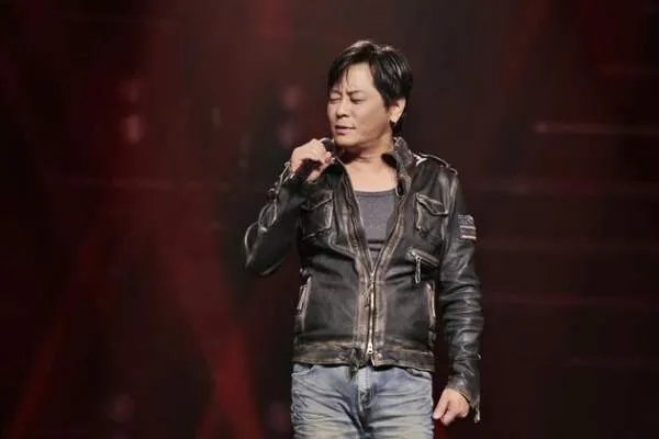 “我只能偷偷爱上你”是哪首歌？