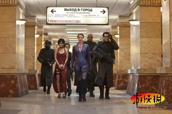 《生化危机5》首映观感 李冰冰打酱油被摸大腿