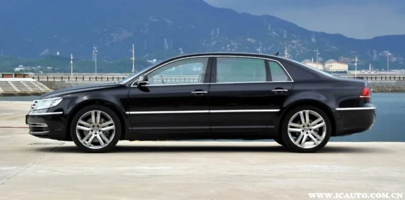 帕萨特与辉腾的区别,大众帕萨特和辉腾的标志区别