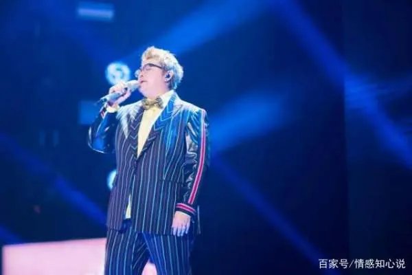 “50岁未婚，败光上亿家产”：韩红的背后，到底有怎样的心酸？