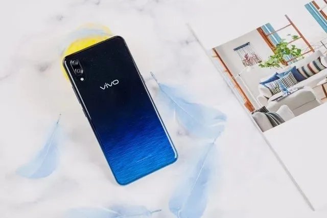 vivo X23幻彩版正式开售 线上线下销售火爆