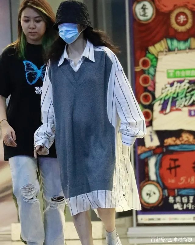 娱记曝谢娜二胎想在国外待产,因生完双胞胎后身体变差,你怎么看?