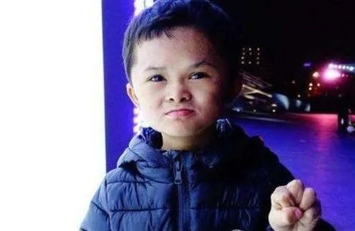 江西男童因酷似马云走红,被迫走红的背后,他的生活发生了哪些变化?