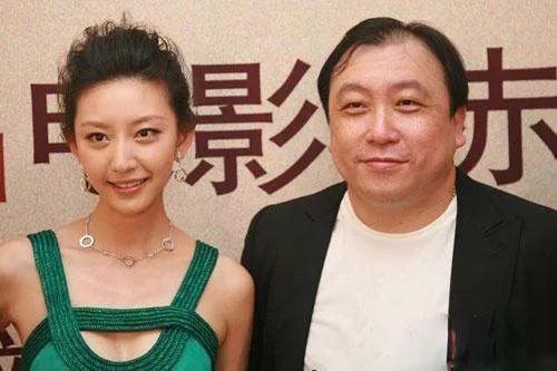 唐一菲和王晶签了三部电影,还都是性感路线,你怎么看?