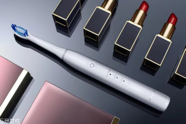 佳洁士电动牙刷好用吗 给牙齿做个美白spa