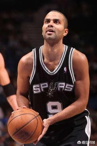 帕克退役了，马刺会不会效仿凯尔特人一天签回皮尔斯的做法，让帕克在马刺退役？