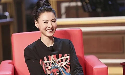 张柏芝晒13岁儿子八块腹肌照，她儿子究竟有多自律？