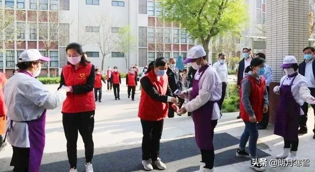 如何看待福建在仍有几十例病例的情况下于4月7日开学?