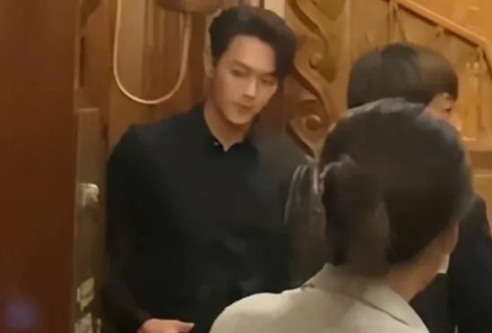 如何看待许凯婉拒合影被路人骂一事？