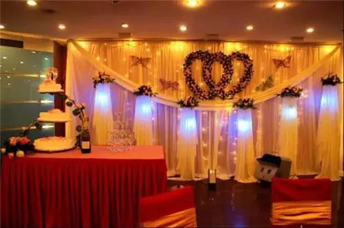 婚礼现场鲜花布置效果图 2017最美婚礼鲜花设计