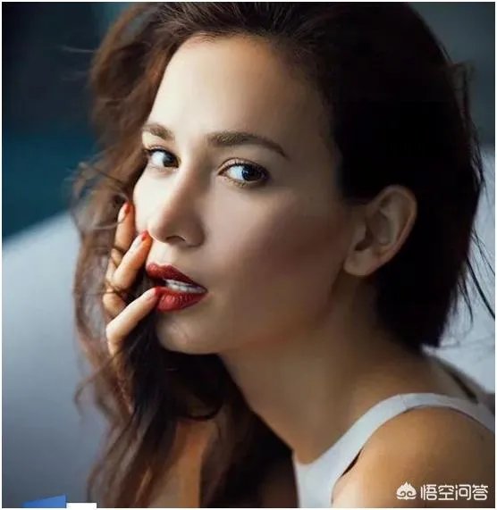 韩庚卢靖姗公开恋情，卢靖姗这种混血的五官对男生来说有不可抗拒的吸引力么？