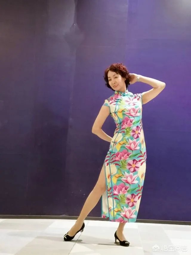 女人穿休闲衣服好看还是女人味十足的衣服好看？