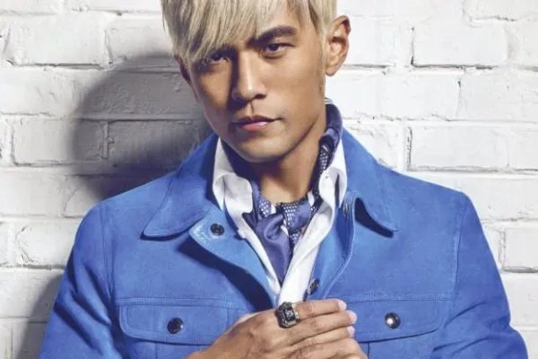 周杰伦是如何回应男粉丝隔空表白的？