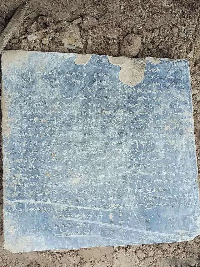 河南挖出500年前古墓 尸体官服完好（组图）