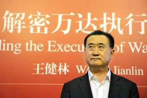 王健林财富700亿元，儿子欠款1.5亿，昔日中国首富真的“没钱”了吗？