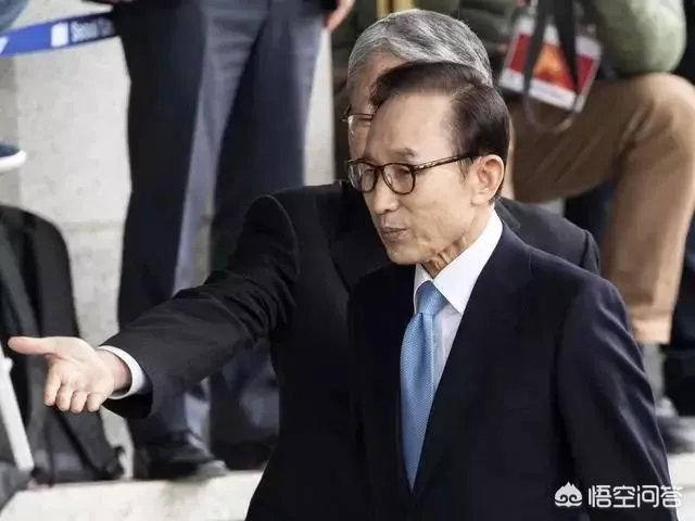 韩检方近日的举动，表达朴槿惠给李明博“腾地”的意思吗？