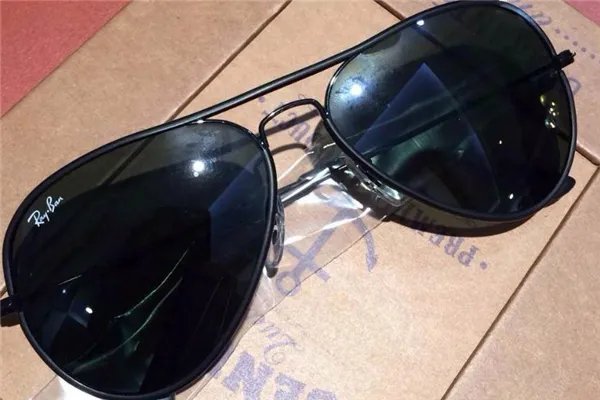 雷朋太阳镜真假鉴别 从包装和做工来看