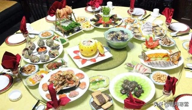 惊讶!淮安一班主任参加完学生婚礼后,竟激动地跳桥,你怎么看?