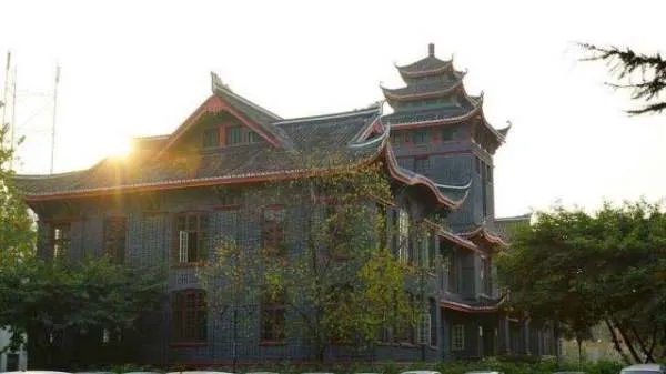 中国“最难考”的医学院,可分哪几个档次?