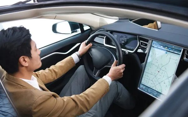 女子学开车被教练胁迫发生关系，现在的驾校环境如何？