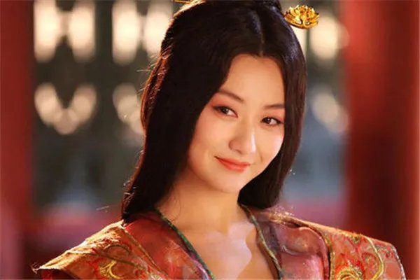 白冰挑战新发型,公主切齐刘海简直美爆!为何宁静看到却表情凝固了?