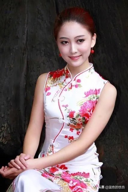 男人看到漂亮女人的第一眼是什么感觉?