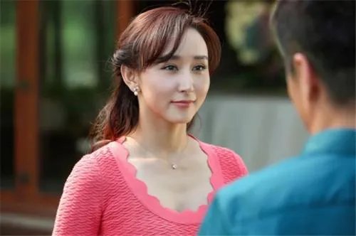 胡静拼命拍戏，名门儿媳妇不好当？