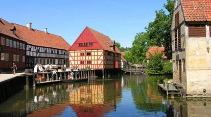 为什么丹麦又两首国歌?这两首国歌分别是什么时候创作的?