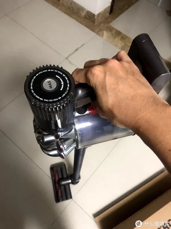 无线吸尘器入门好选择 500块买个德国的吸尘器的优缺点 KARCHER