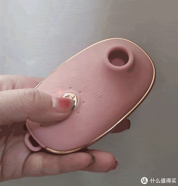 能震会吸,极速狂飙,这谁顶得住?姑娘们!轻喃 0号吮吸按摩器,是最了解我们身体的“知音”