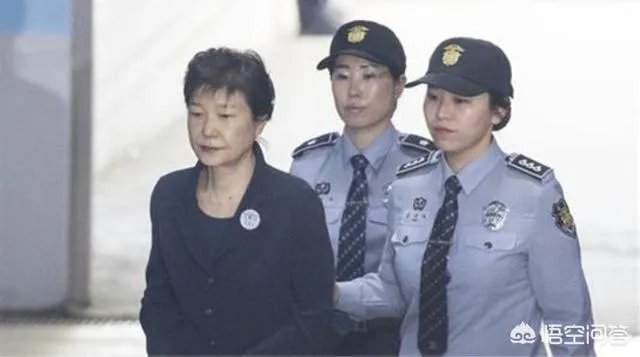 韩检方近日的举动，表达朴槿惠给李明博“腾地”的意思吗？