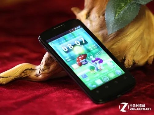 时尚商务双卡机 1GHz双核中兴V889M评测