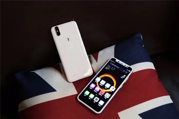 安卓版iPhone X 小辣椒S11仅售1599元